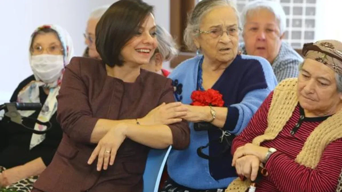 Başkan Kınay’dan Huzurevi’nde anlamlı yeni yıl kutlaması