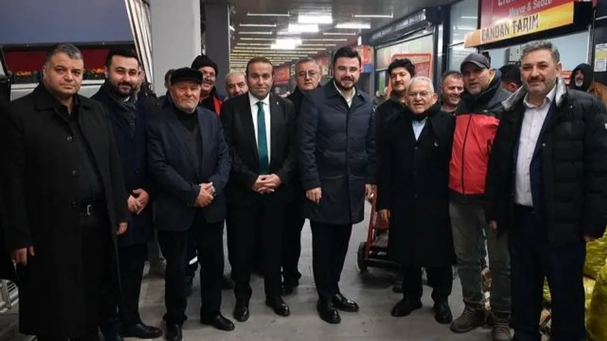 Memduh Büyükkılıç’tan Kayseri hal esnafına sabah ziyareti