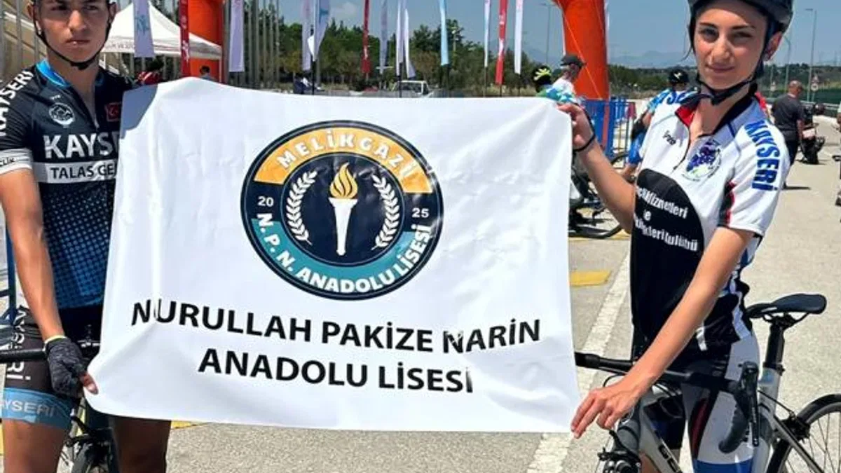 Kayseri’nin gururlandıran lise… Bisiklet ve voleybolda parladı