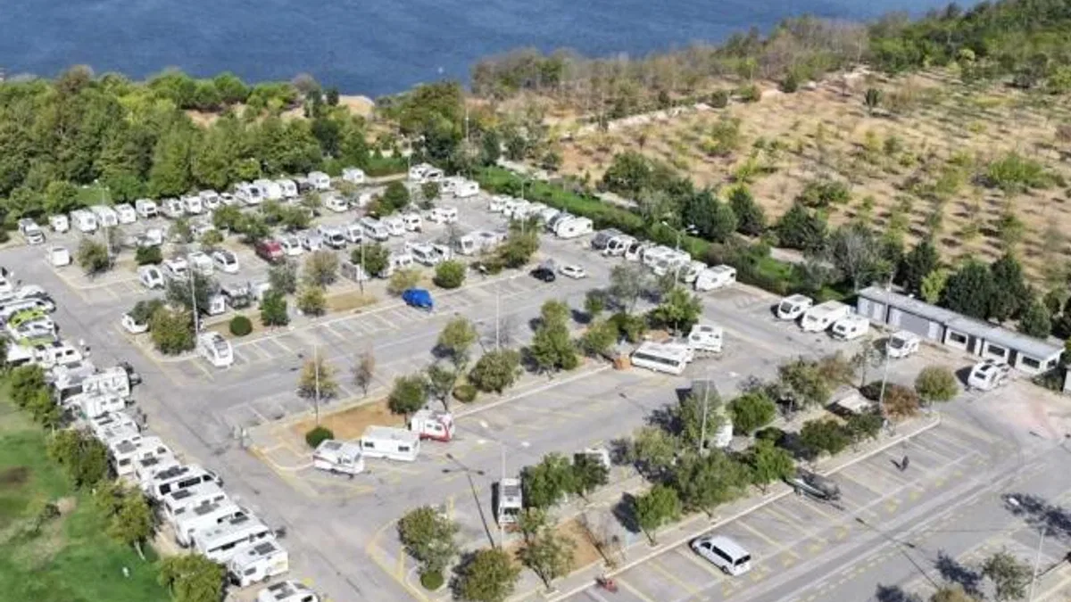 İzmir’de karavancıların tercihi İnciraltı oldu
