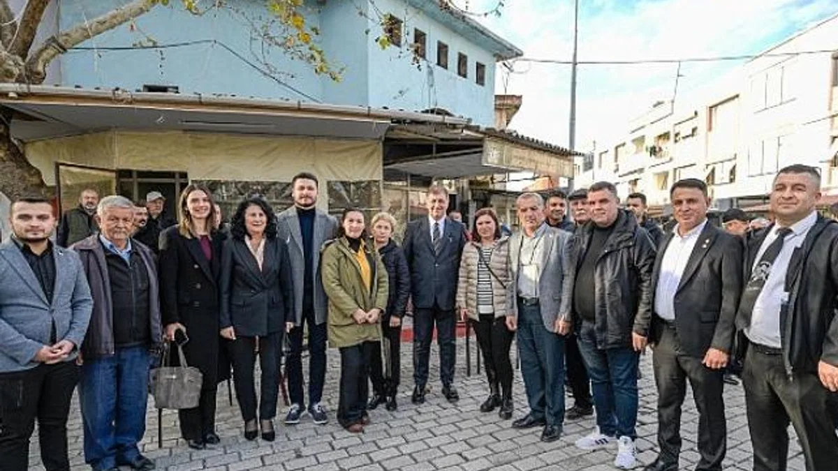 Başkan Tugay, Kınık’ta üreticilere fidan dağıttı “Çiftçimizin yanında olacağız”