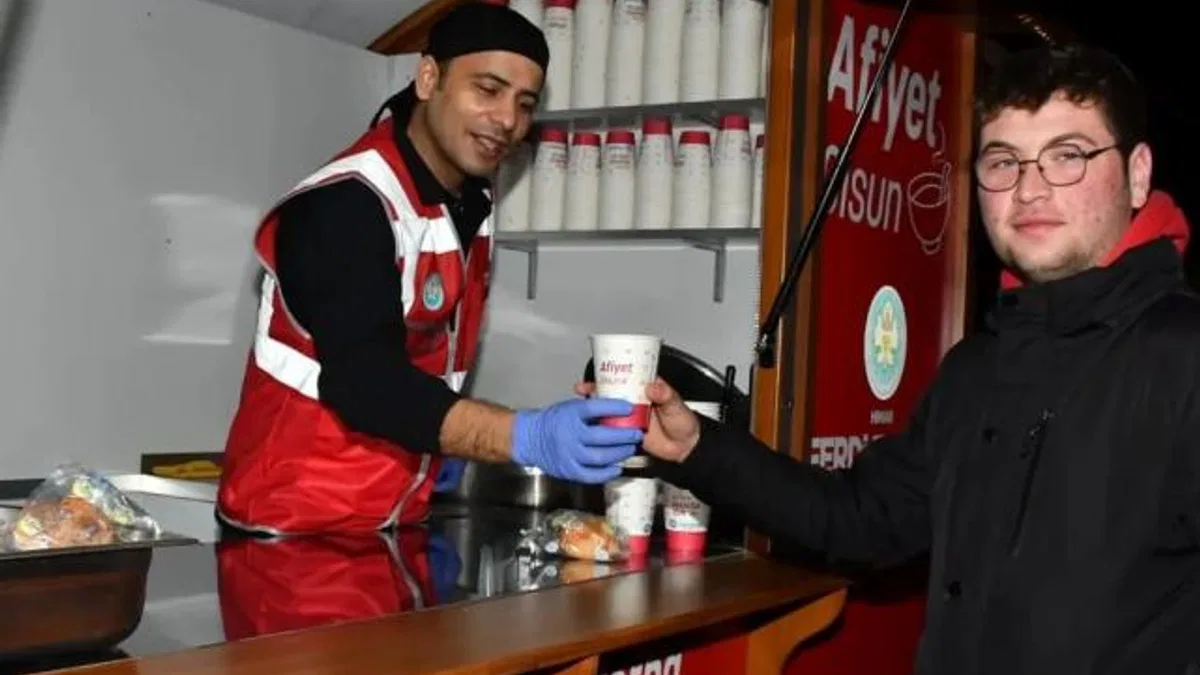 Manisa’da ‘Günaydın Çorbası’nın ikramı genişletildi… 6 noktada 3 bin çorba!