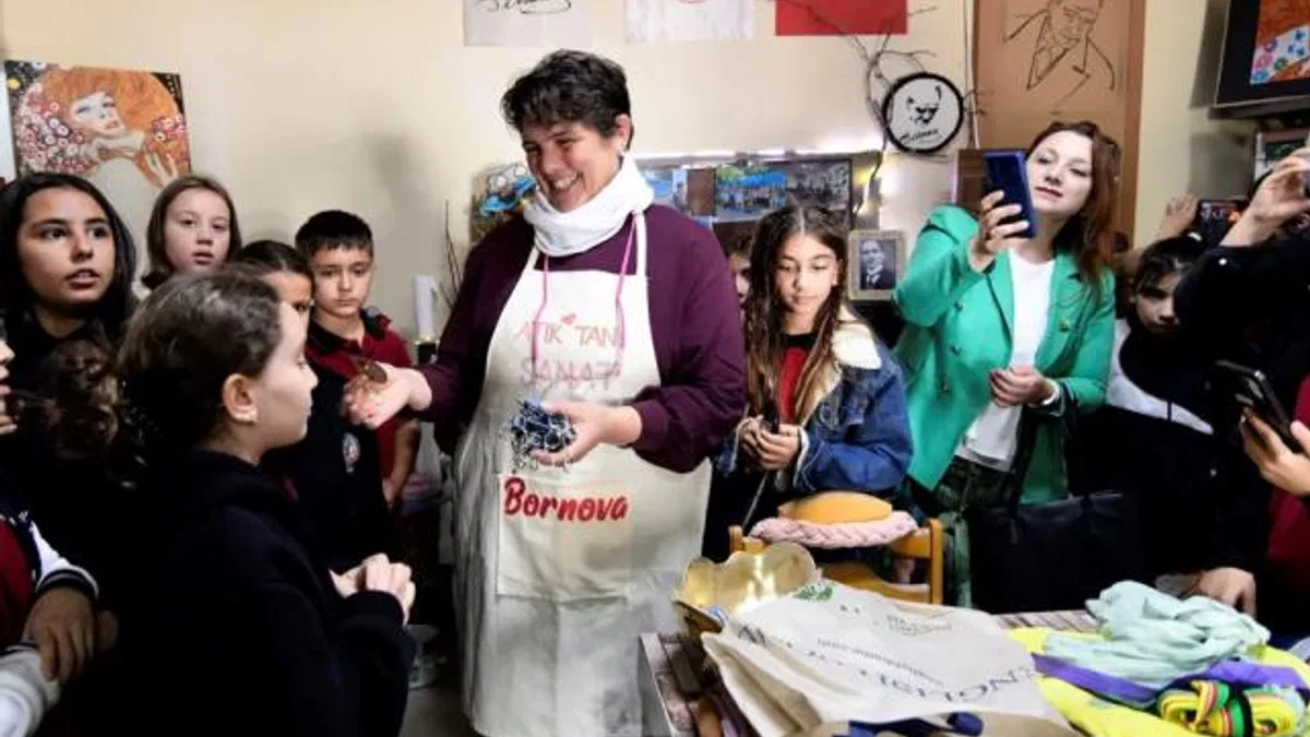 Bornova’da gençlere geri dönüşüm eğitimi