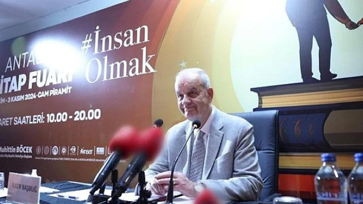 Antalya Kitap Fuarı ziyaretçi akınına uğruyor İlker Başbuğ söyleşisine yoğun ilgi