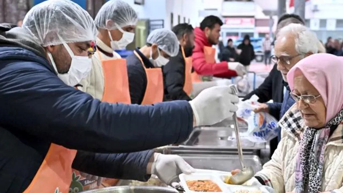 Antalya Muratpaşa’da binler aynı sofrada