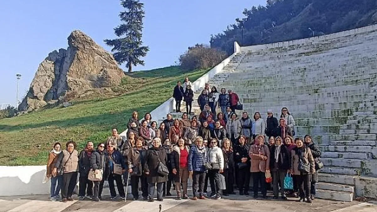 82 Kişilik Akhisarlı Kafile Manisa’yı Adım Adım Gezdi