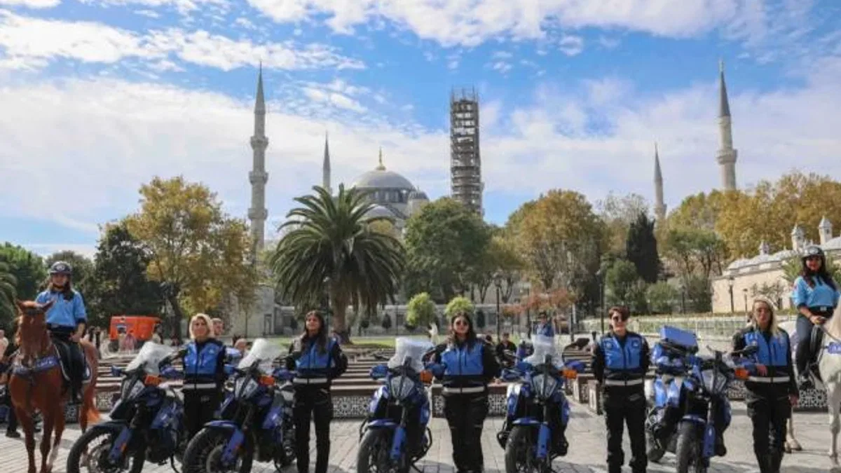 Motosikletli ve atlı kadın zabıtalar görevde