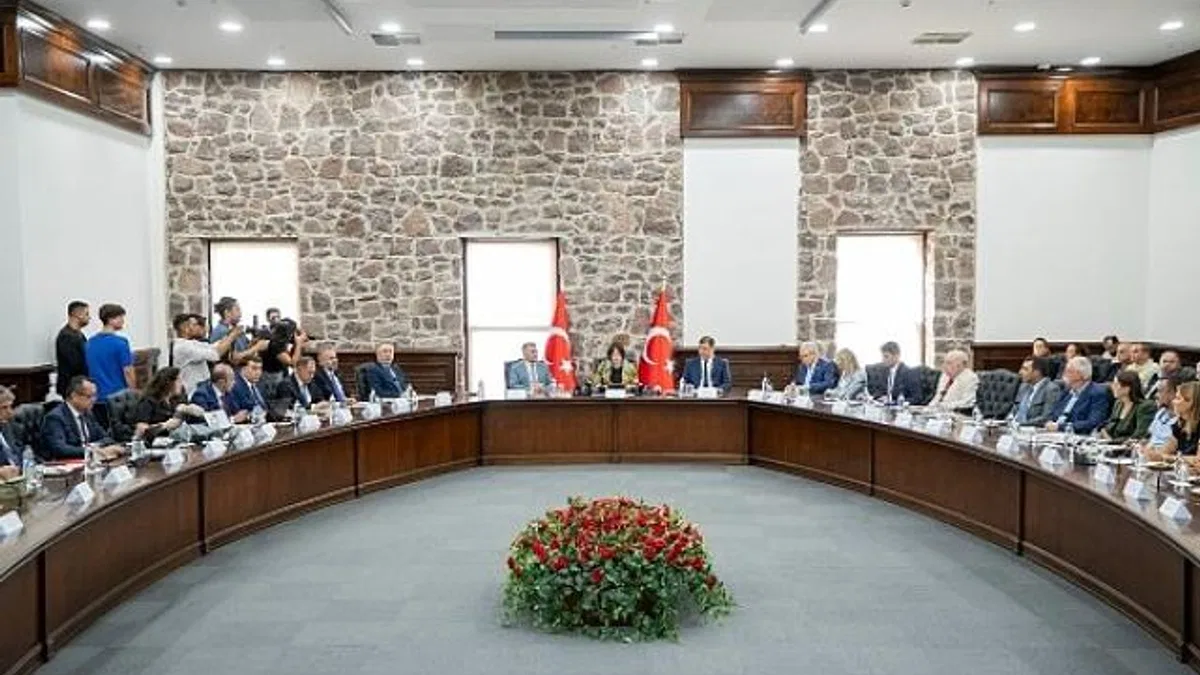 Başkan Tugay, İzmir Körfezi Acil ve Kısa Vadeli Eylem Planı’na itiraz nedenlerini açıkladı: “Şerhimi paylaşarak imzalayacağım”