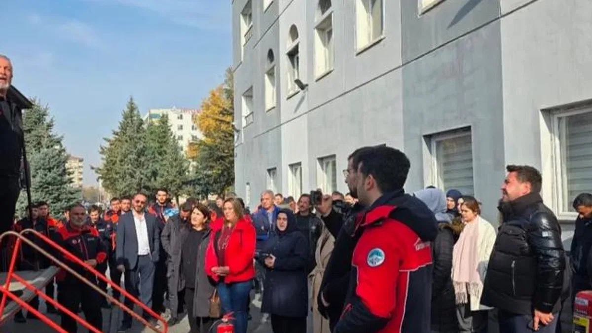 Kayseri Kocasinan’da personele acil durum tahliye ve yangın tatbikatı