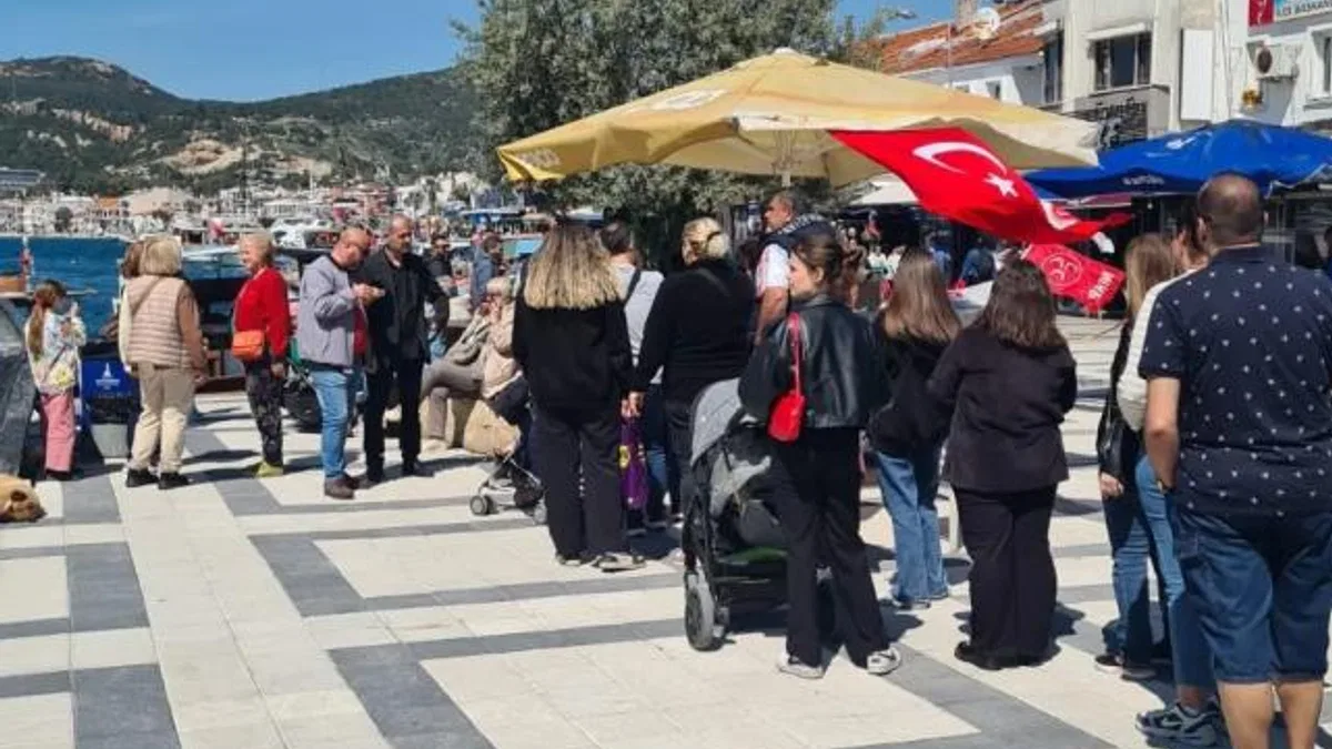 İzmir Foça’da Başbuğ Türkeş’e lokma hayrı