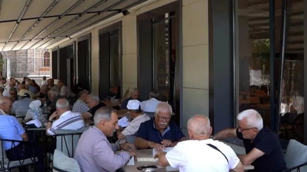 Hizmete giren emekliler lokaline kısa sürede yoğun ilgi