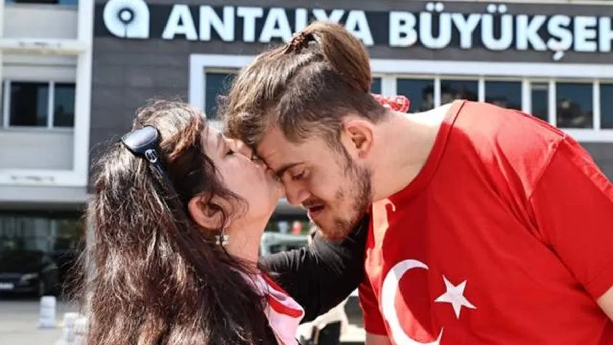 Antalya’da temsili askerlik yapacak engelli bireylere davullu-zurnalı uğurlama