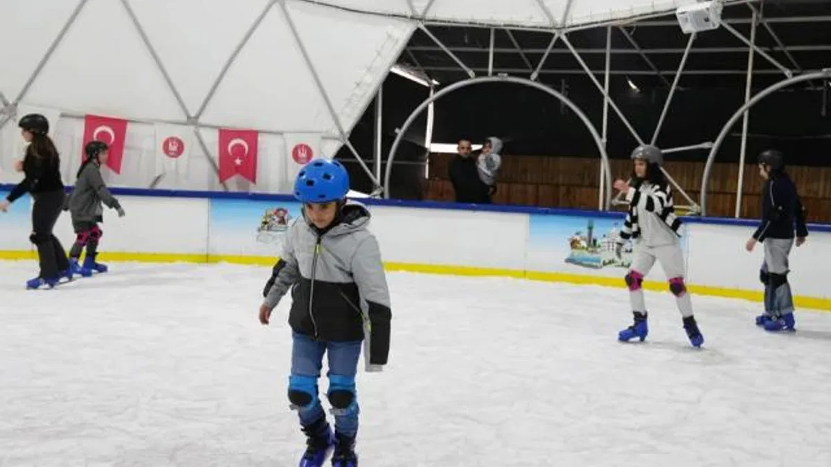 Ankara Keçiören’de buz pateni keyfi