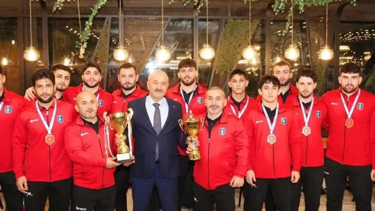 Başkan Büyükgöz şampiyon güreşçileri ağırladı