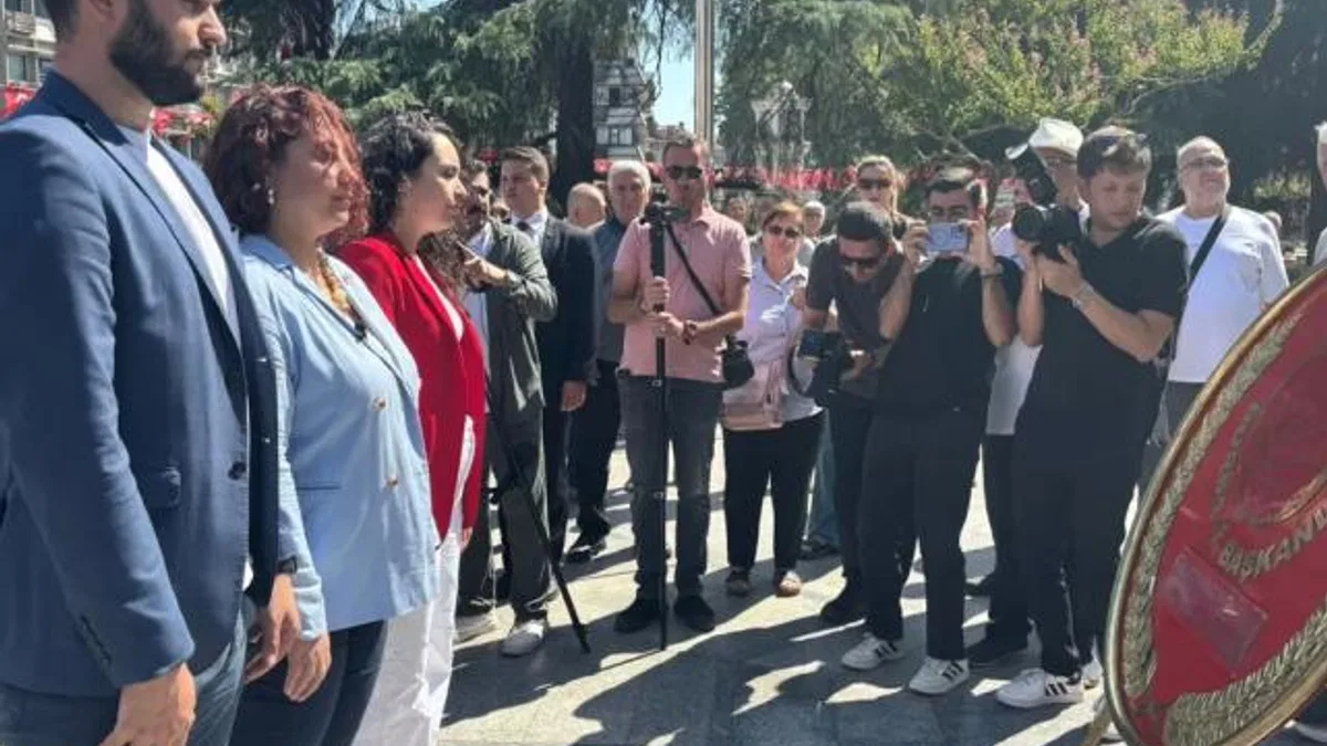 CHP’nin 102’nci yılına Bursa’dan çelenk