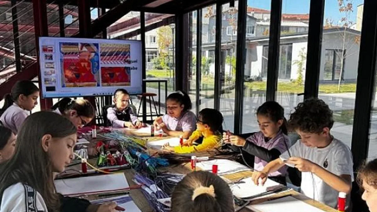 Öğrenciler kağıt dokumayı öğrendi