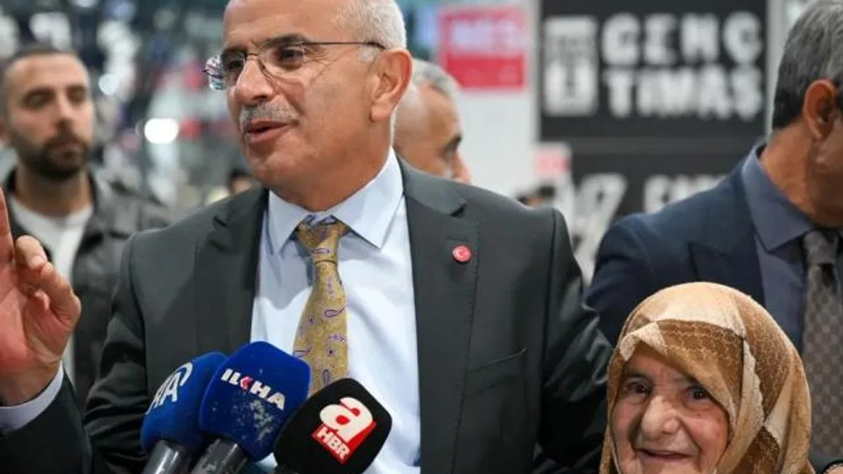 88 yaşındaki Emine Teyze okumanın yaşı olmadığını gösterdi