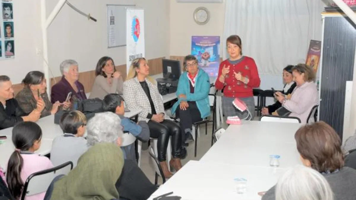 İzmir’de dişhekimleri diş sağlığının önemine dikkat çekti