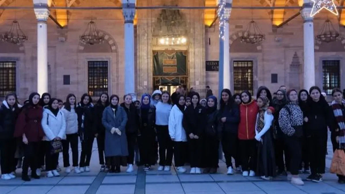 Karatay’da öğrenciler sabah namazı programında buluşuyor