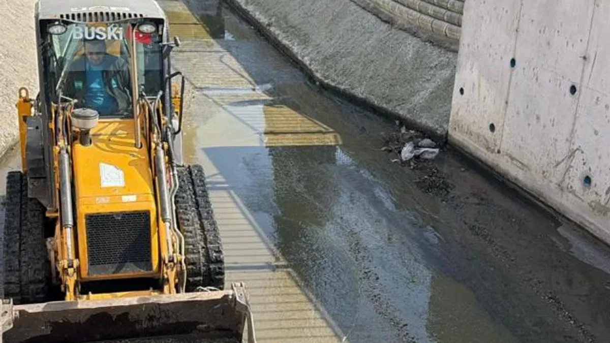 Bursa Gemlik Çarşı Deresi’nde temizlik çalışması