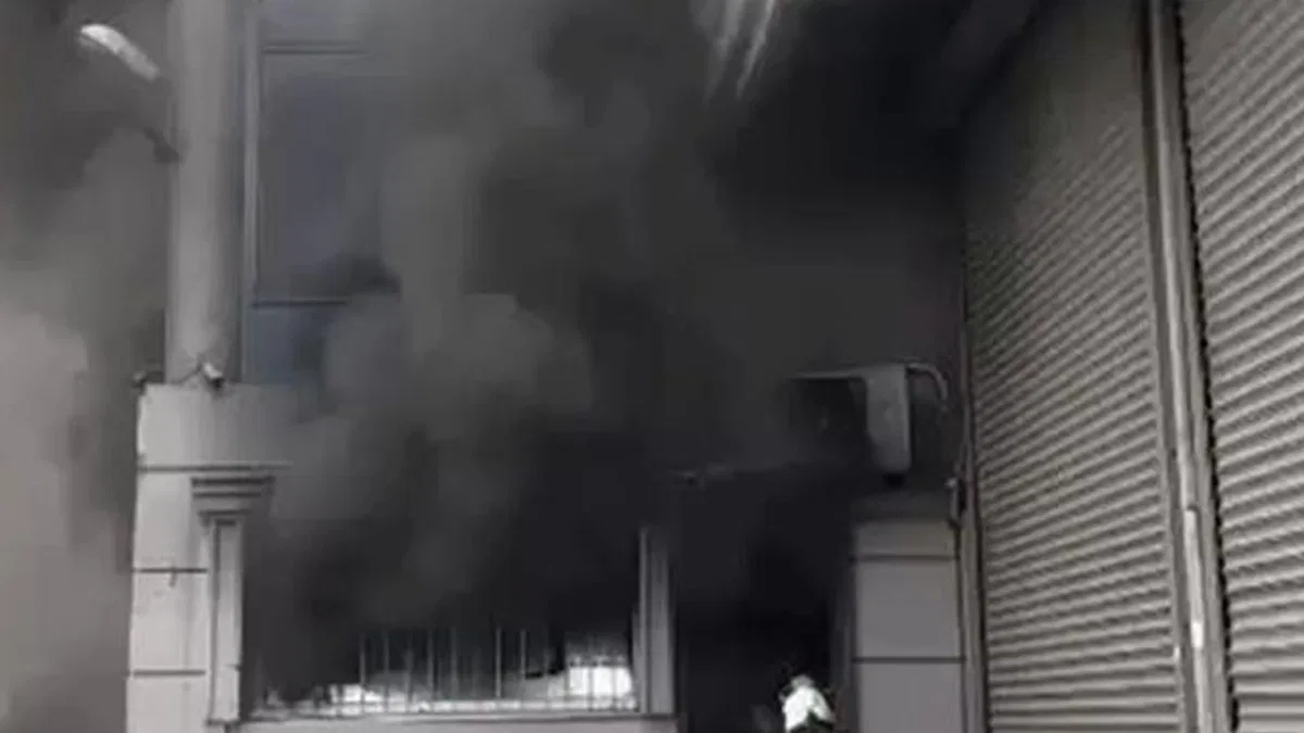 İstanbul Eyüpsultan’da iş hanında depo yangını!