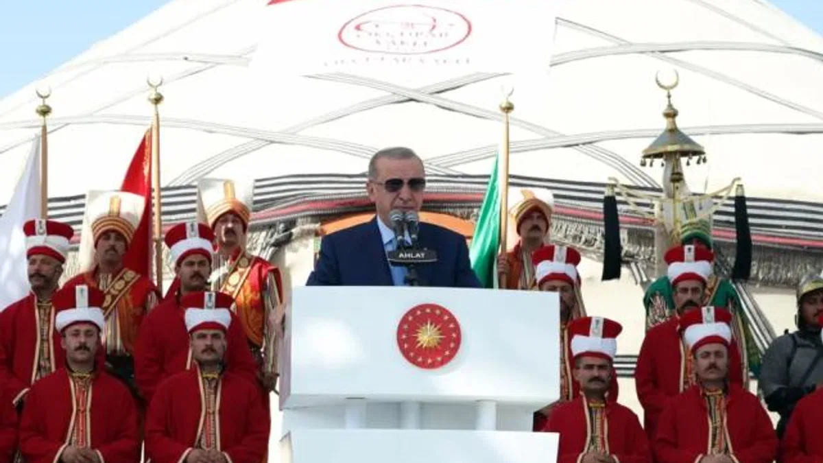 Cumhurbaşkanı Erdoğan Ahlat’tan seslendi… Bu toprakların emanetçisi değilk, asıl sahipleriyiz