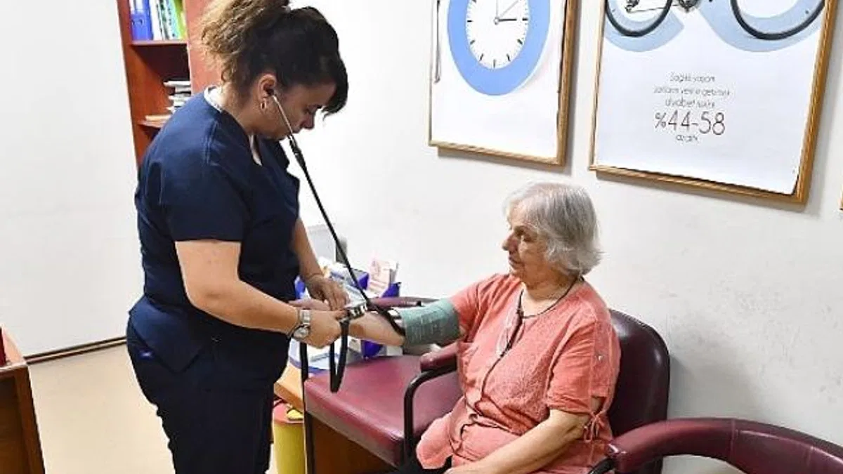 İzmir Büyükşehir Belediyesi bu yıl binlerce kişiye sağlık hizmeti verdi Eşrefpaşa Hastanesi şifa dağıtıyor