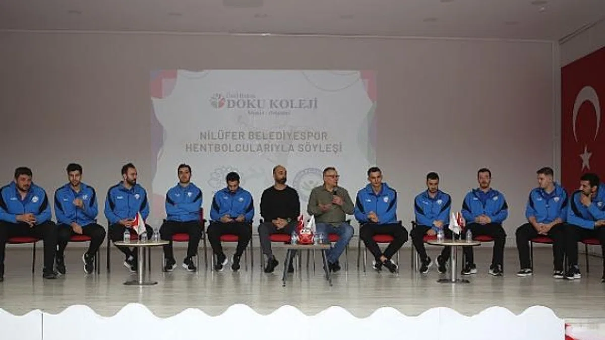 Nilüferli hentbolcular öğrencilerle buluştu