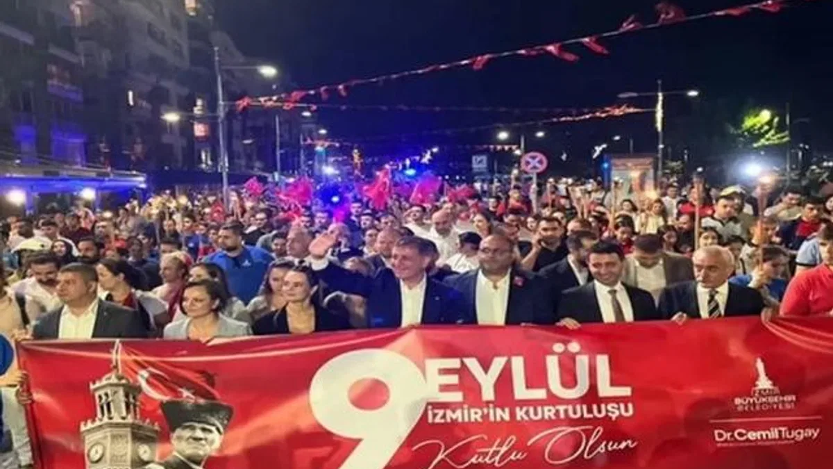 İzmir’in kurtuluşunun 103. yılı coşkuyla kutlandı