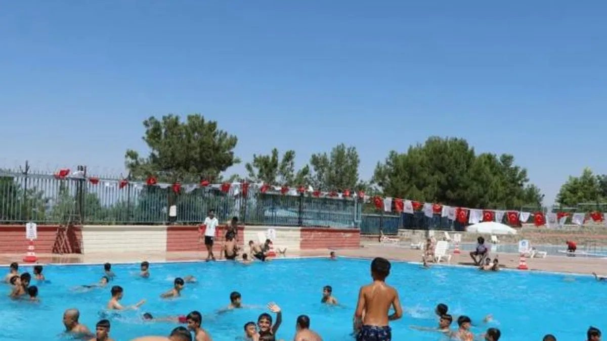 Belediye havuzlarında 152 bin kişi yüzdü