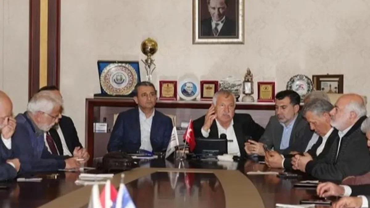 Suriye’deki katliamlara Adana’dan tepki
