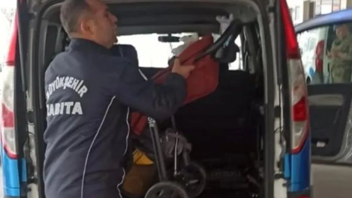 Manisa Zabıtası’ndan küçük çocuğa hızlı müdahale