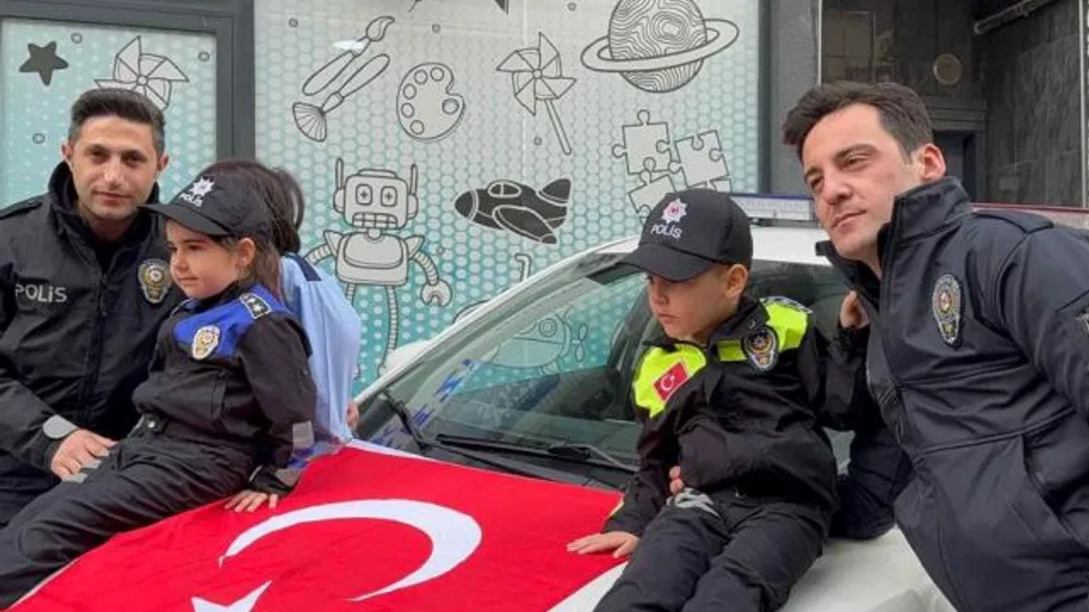 Anne Şehir’de polislere sürpriz kutlama