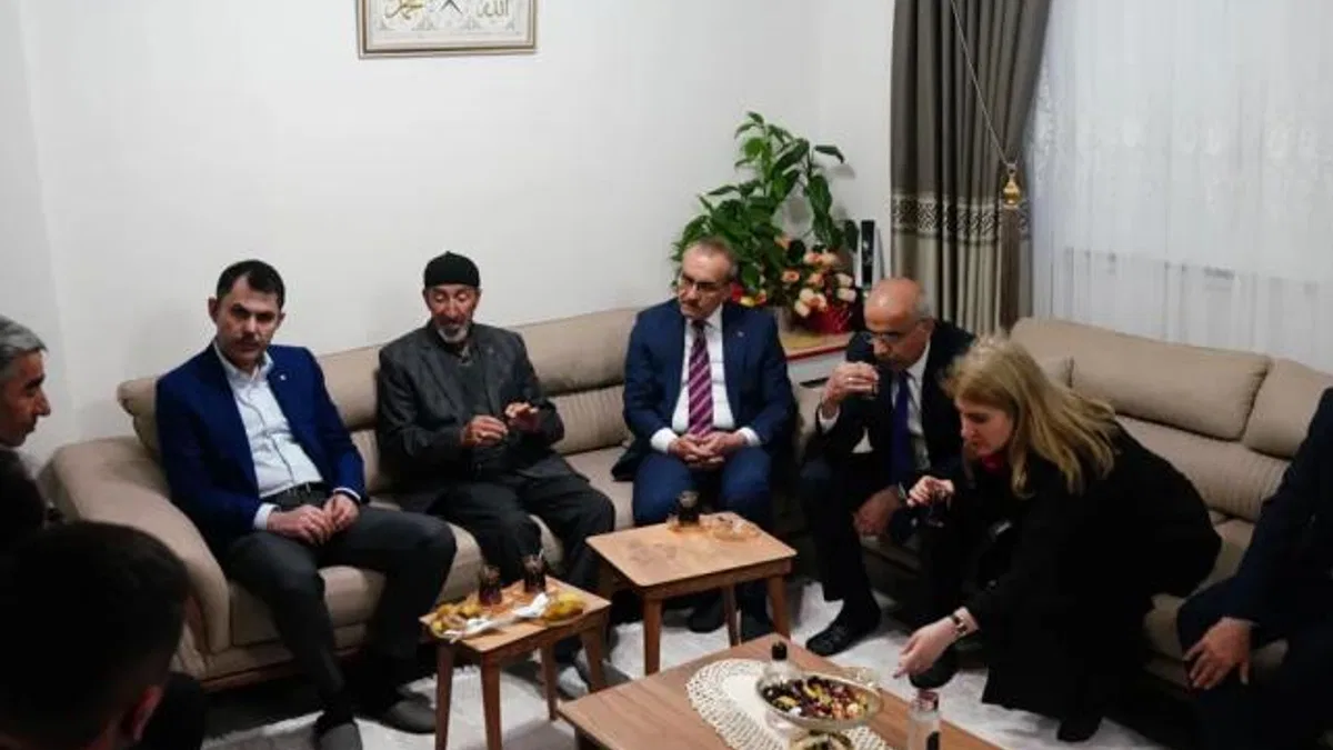 Bakan Kurum Malatya’da köy evine konuk oldu