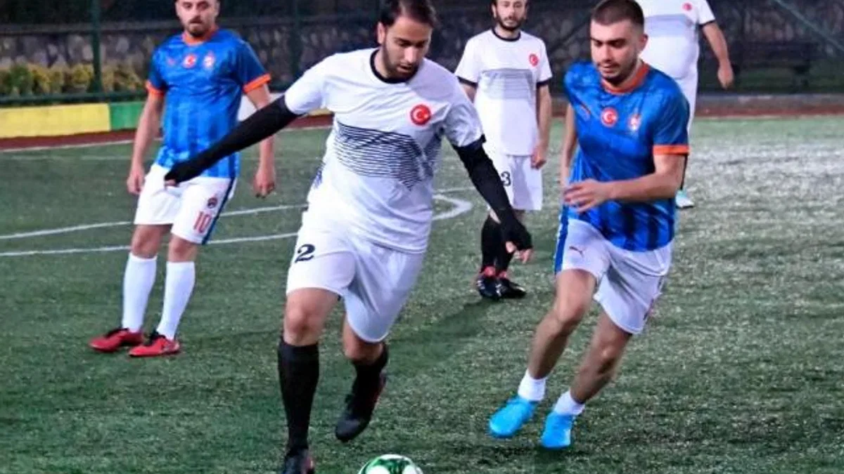 Bursa Osmangazi’de Geleneksel Halı Saha Turnuvası başladı