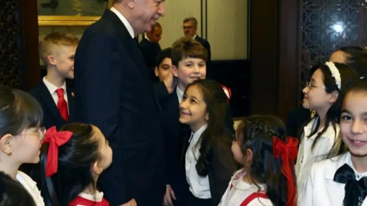 Cumhurbaşkanı Erdoğan, Külliye’de çocukları misafir etti