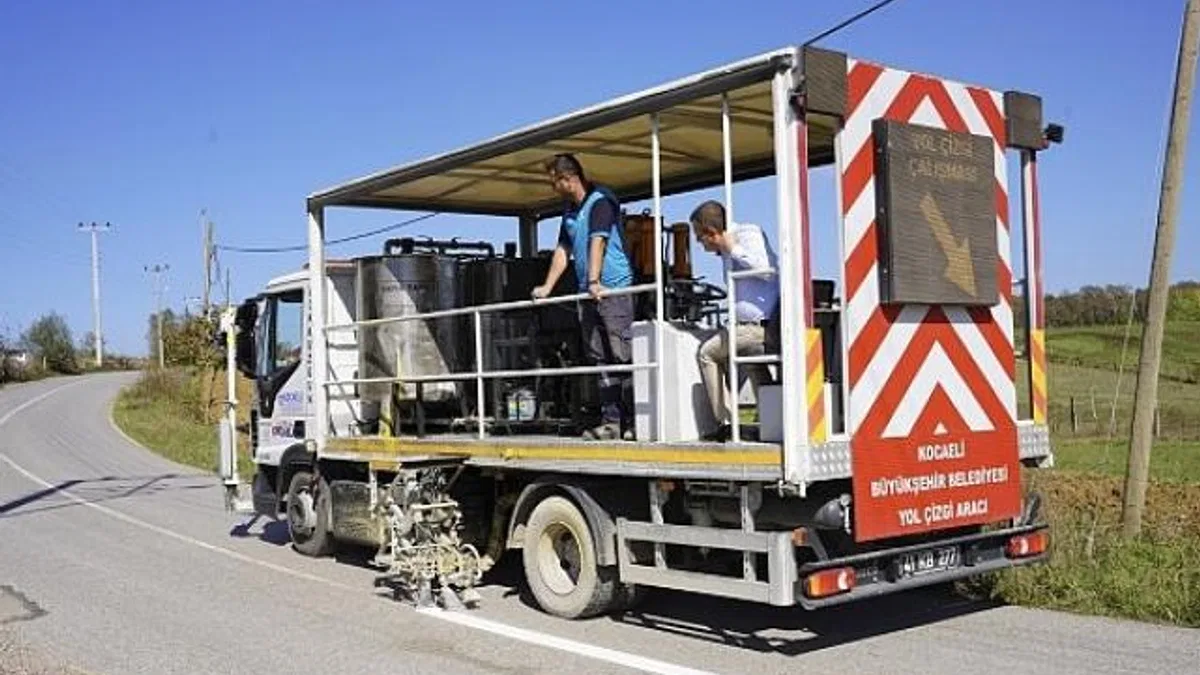 Büyükşehir’den İzmit’te 13 bin metre yol çizgisi