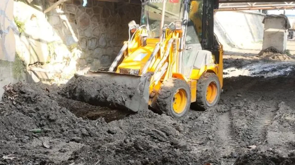 Bursa Büyükşehir’den dere temizliği