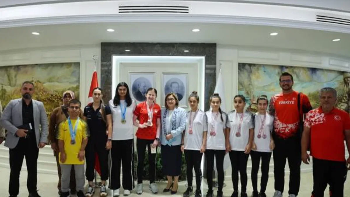 Gaziantep’in şampiyonları Başkan Şahin’le bir araya geldi