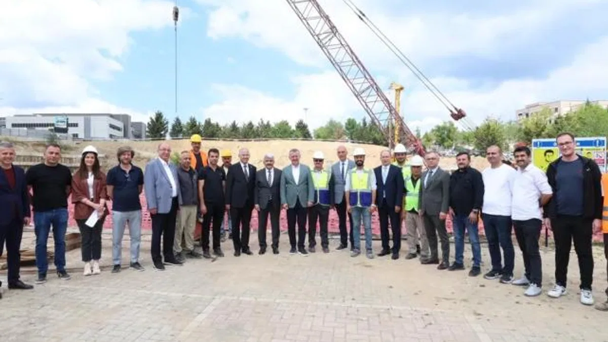 Umuttepe’de cami ve otopark projesi hızla ilerliyor