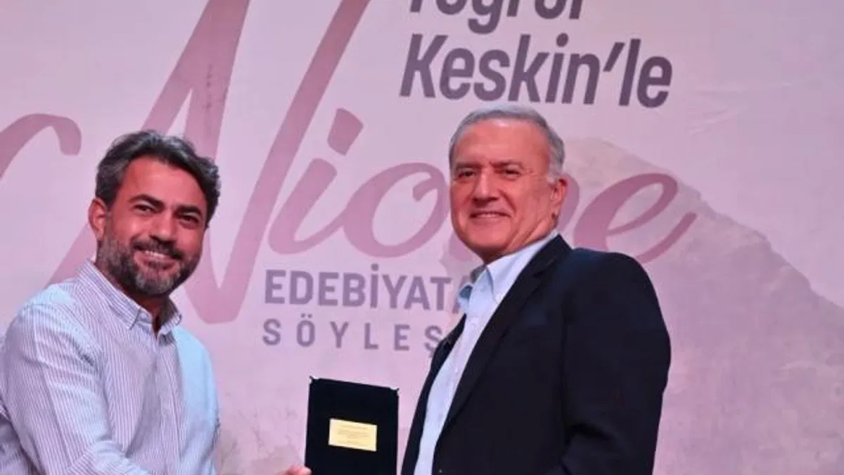 Manisa’da Murathan Mungan Manisa’da sanatseverlerle buluştu