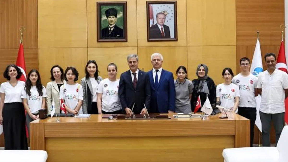 Başkan Alemdar, Figen Sakallıoğlu Anadolu Lisesi heyetini ağırladı