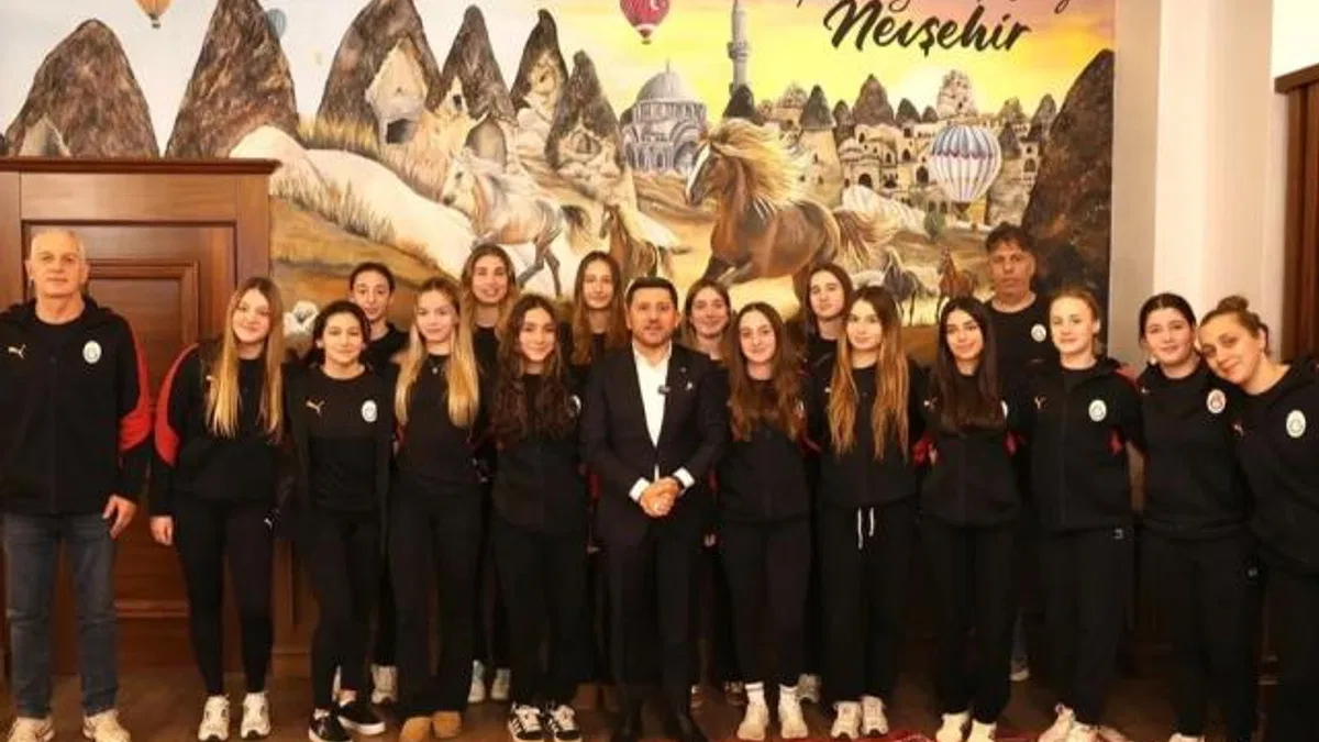 Galatasaray Sutopu Takımı’ndan Başkan Arı’ya ziyaret