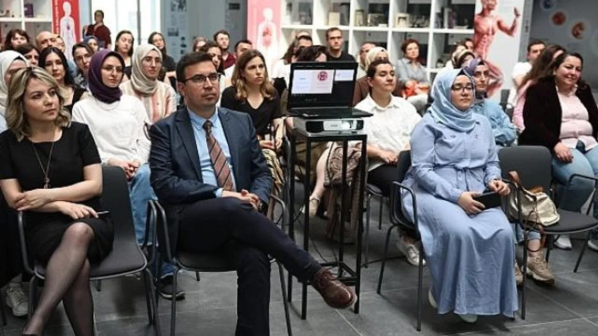 Aile hekimleri önce söyleşi yaptı, sonra tarihte yolculuğa çıktı