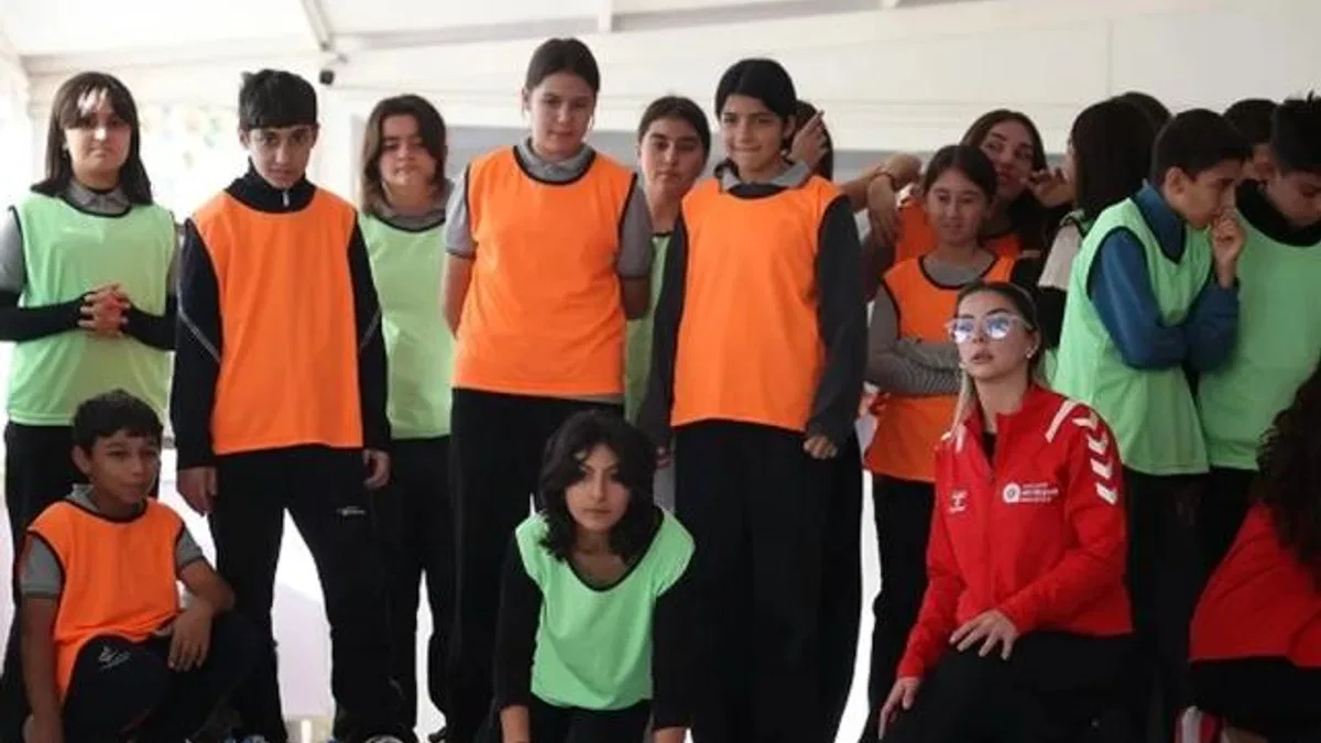 Antalya’da kız çocukları Floor Curling ile tanıştı