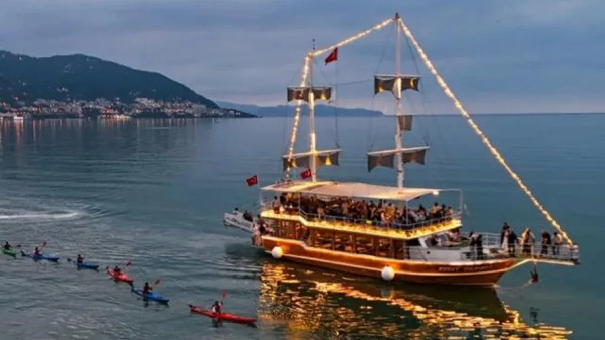 Karadeniz kanolarla renklendi