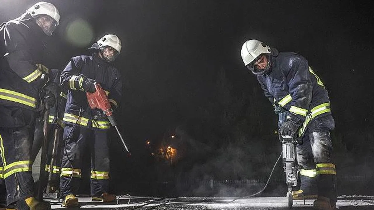 Antalya Büyükşehir Belediyesi İtfaiyesi her an deprem olacakmış gibi hazırlanıyor