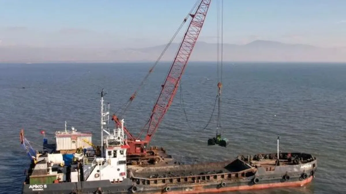İzmir Körfezi’nden 60 bin ton çamur çıkarıldı