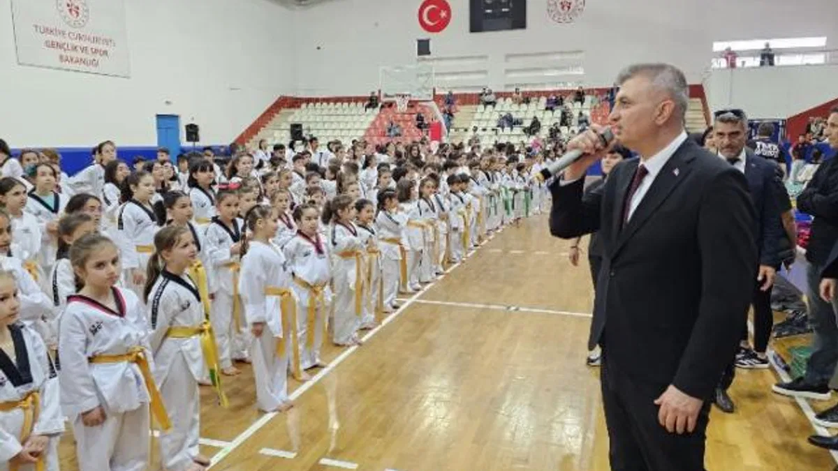 Gölcük Belediyespor sporcuları kuşak atlama sevincini paylaştı