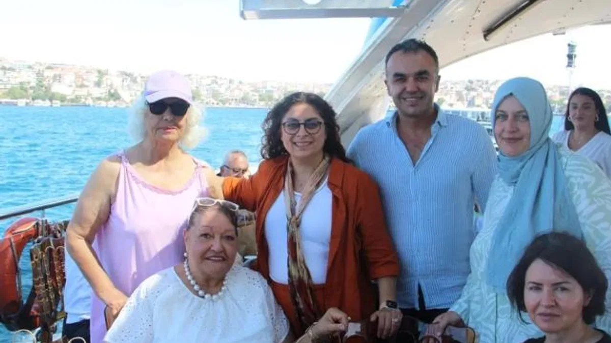 Darülaceze sakinlerinin İstanbul’da Boğaz keyfi